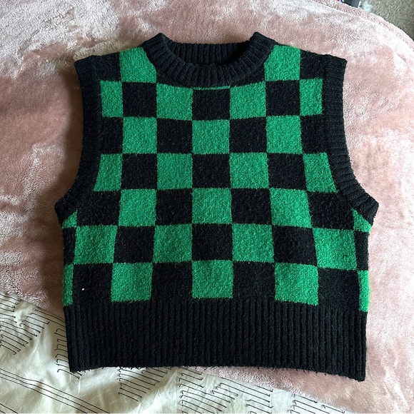 Trendy Checkered Forever 21 Cropped Sweater Vest - Picture 2 of 4